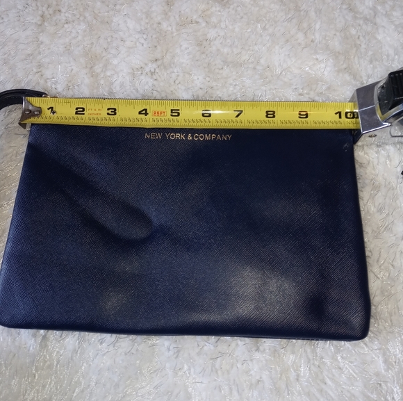 NY&Co. Set of Two Wristlets Leather Navy and White - Picture 5 of 6